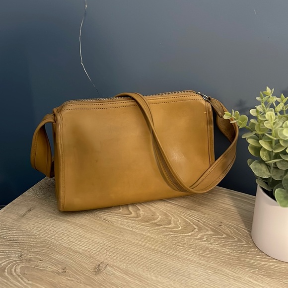 Coach Vintage Camel Legacy Shoulder Bag - Picture 1 of 12